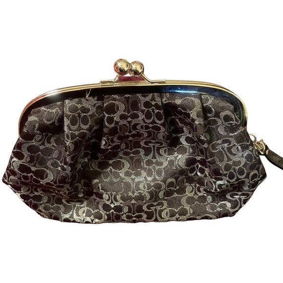 Coach Handbags - Coach wristlet